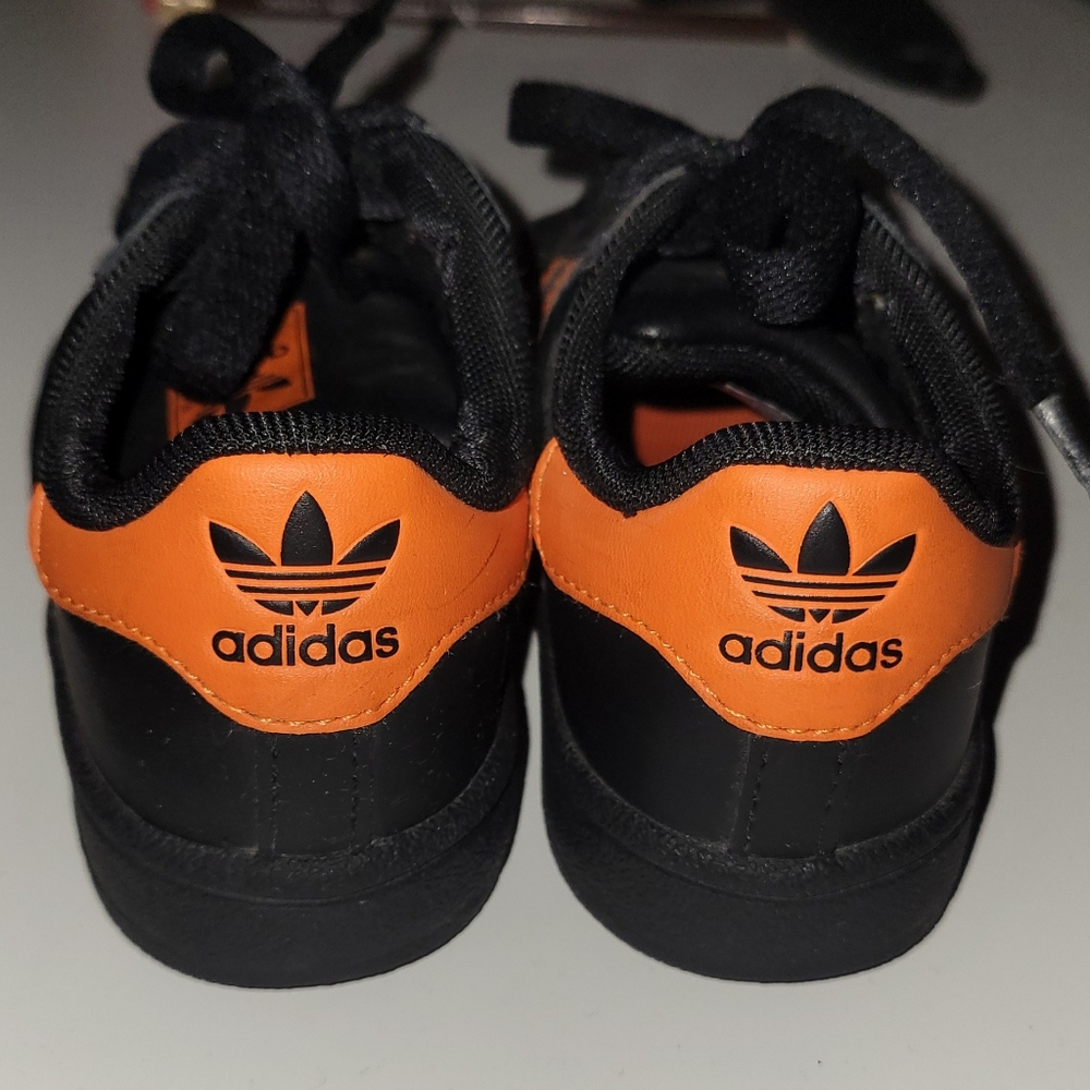 EUC Adidas Originals Shell Toe Size 8.5 Toddler